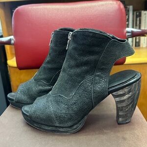 Size 7 black Calleen Cordero